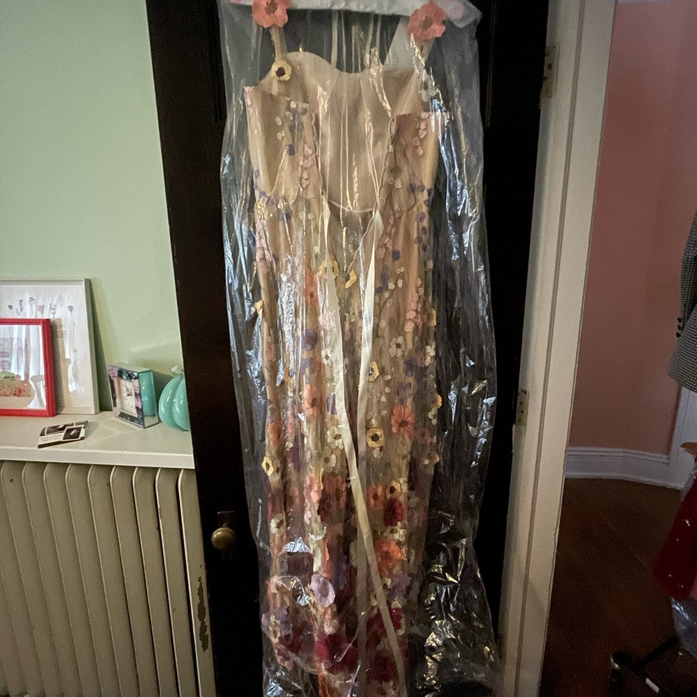 Teuta Matoshi Style Floral Garden Party Gown - Picture 9 of 10